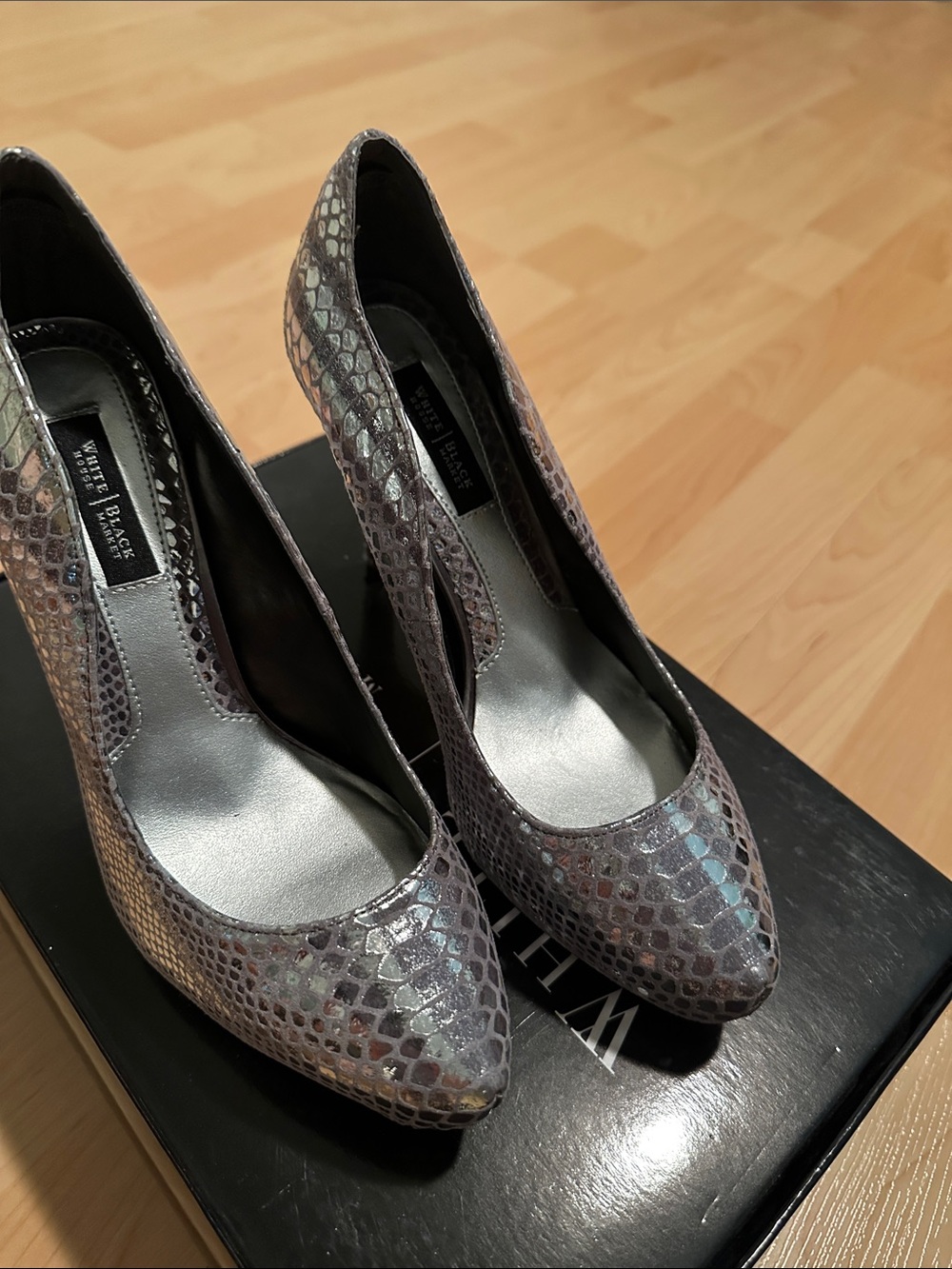 White House Black Market Iridescent Silver Snakeskin Pointed Pumps 4-inches